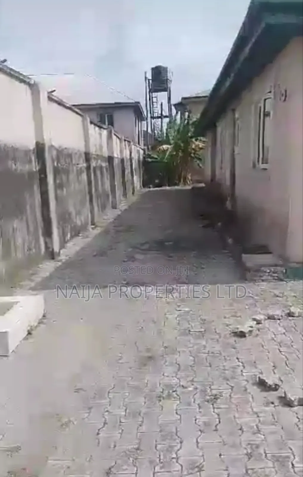 4bdrm Bungalow in Parapo, Awoyaya for sale