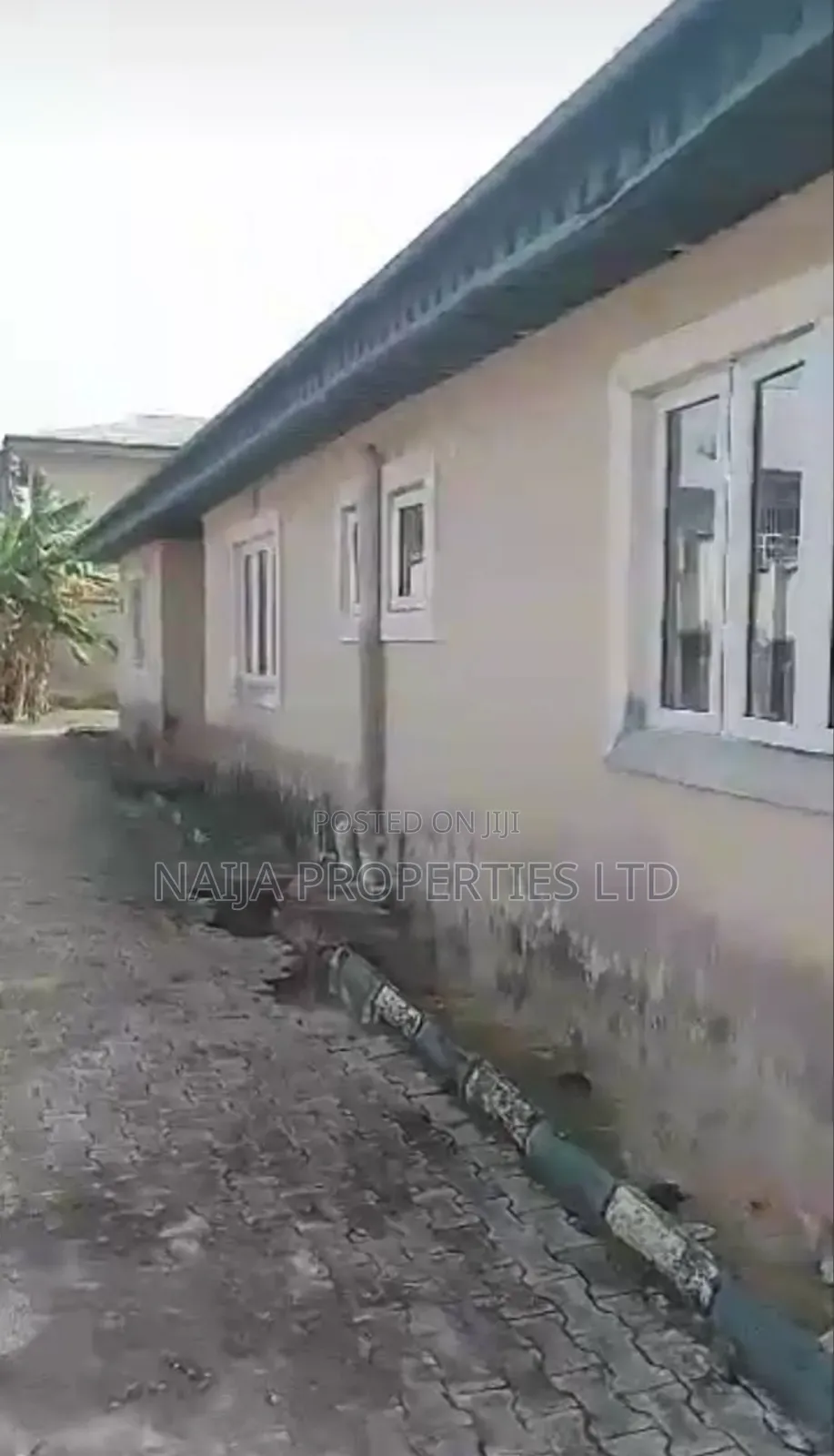 4bdrm Bungalow in Parapo, Awoyaya for sale