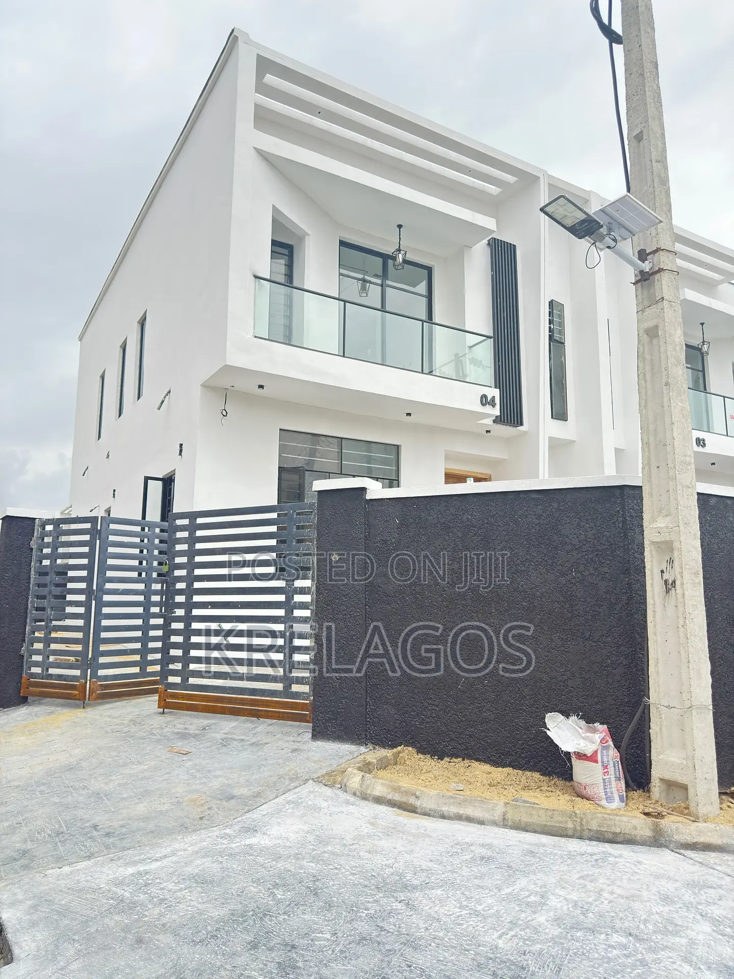 4bdrm Duplex in Idado for sale