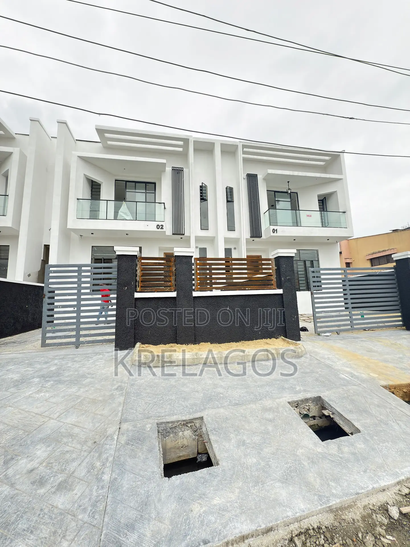 4bdrm Duplex in Idado for sale