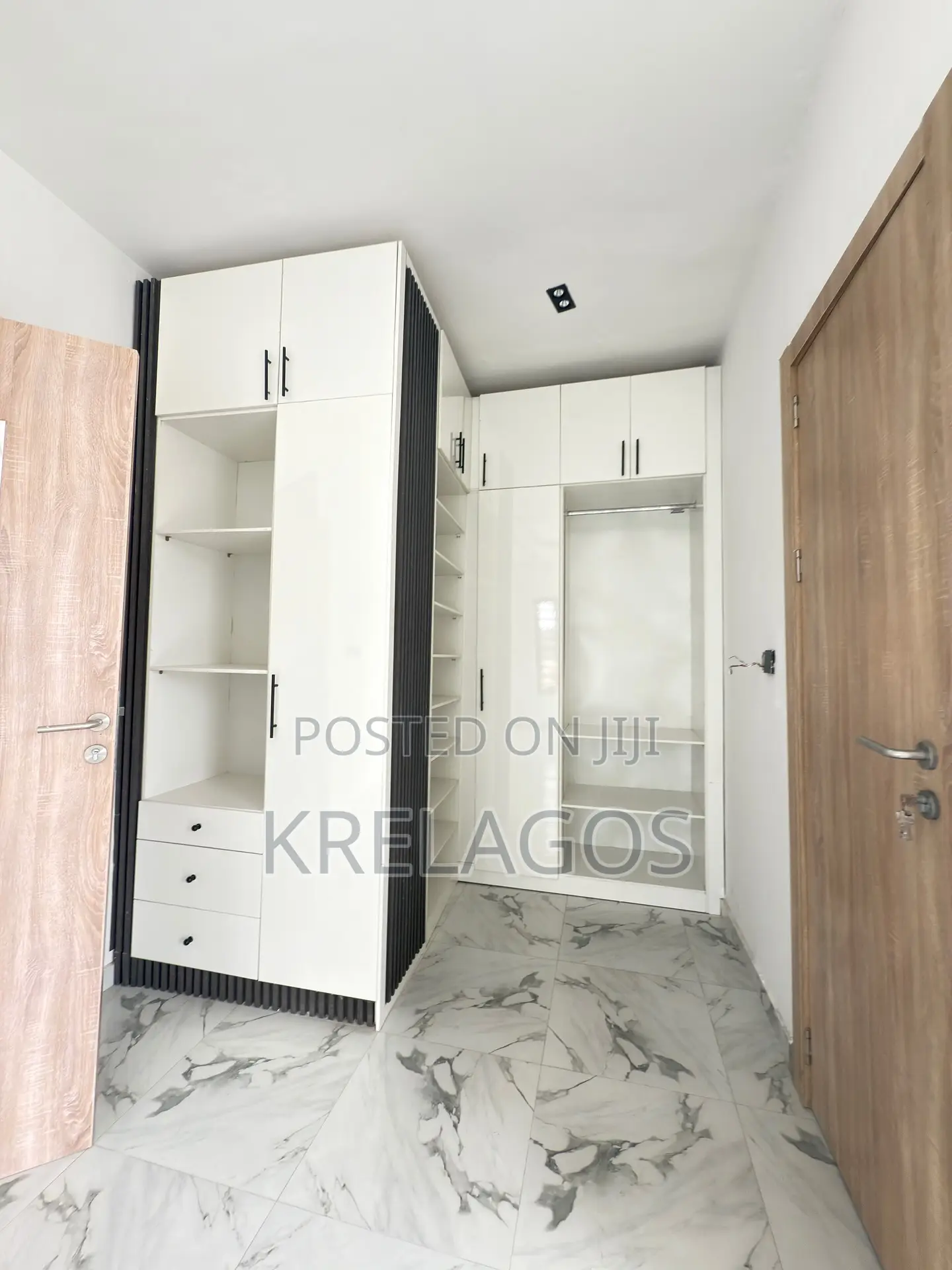 4bdrm Duplex in Idado for sale
