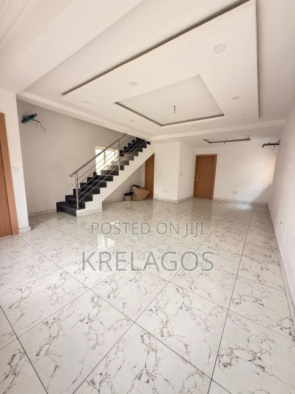 5bdrm Duplex in Idado for sale