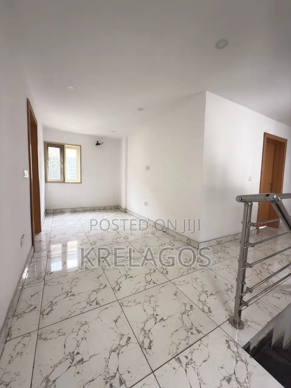 5bdrm Duplex in Idado for sale