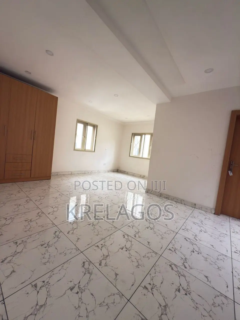 5bdrm Duplex in Idado for sale