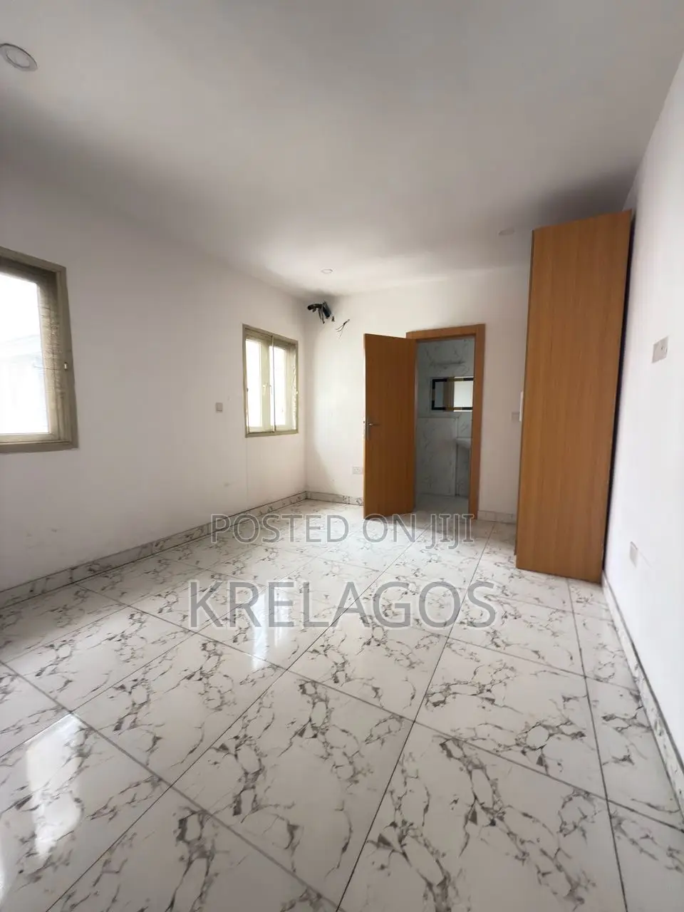 5bdrm Duplex in Idado for sale