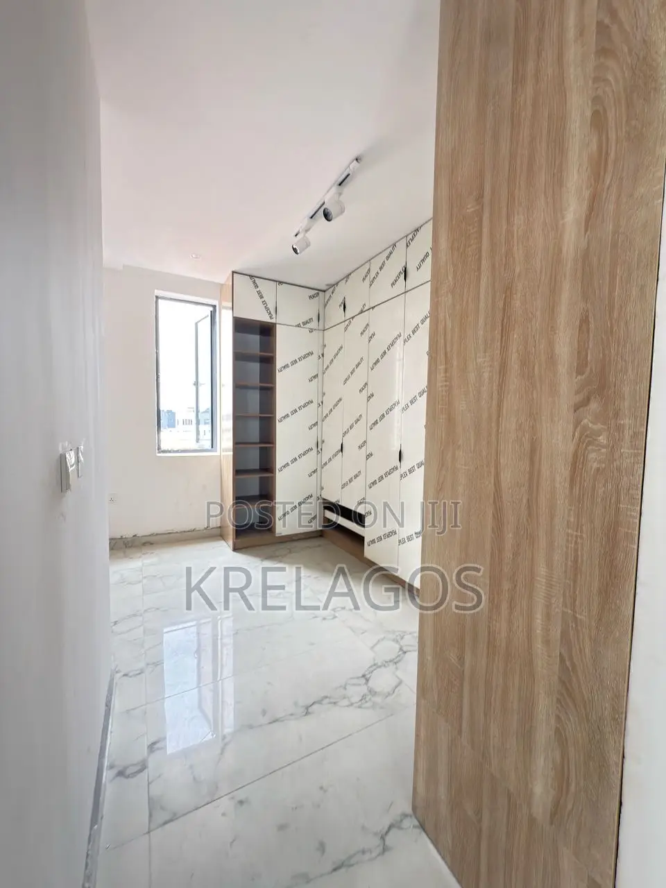 5bdrm Duplex in Idado for sale