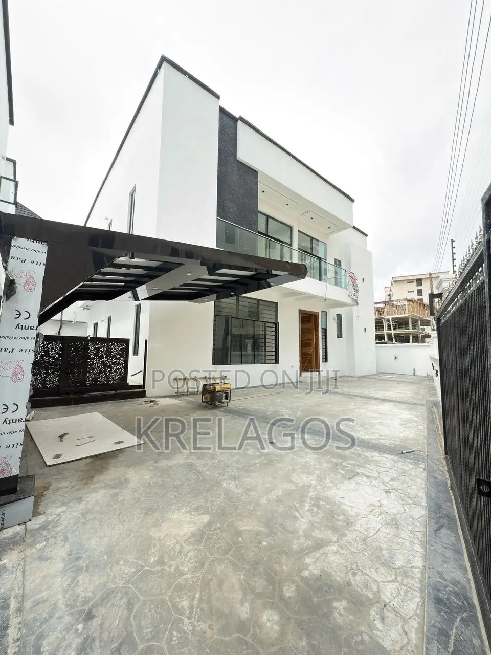 5bdrm Duplex in Chevron for sale