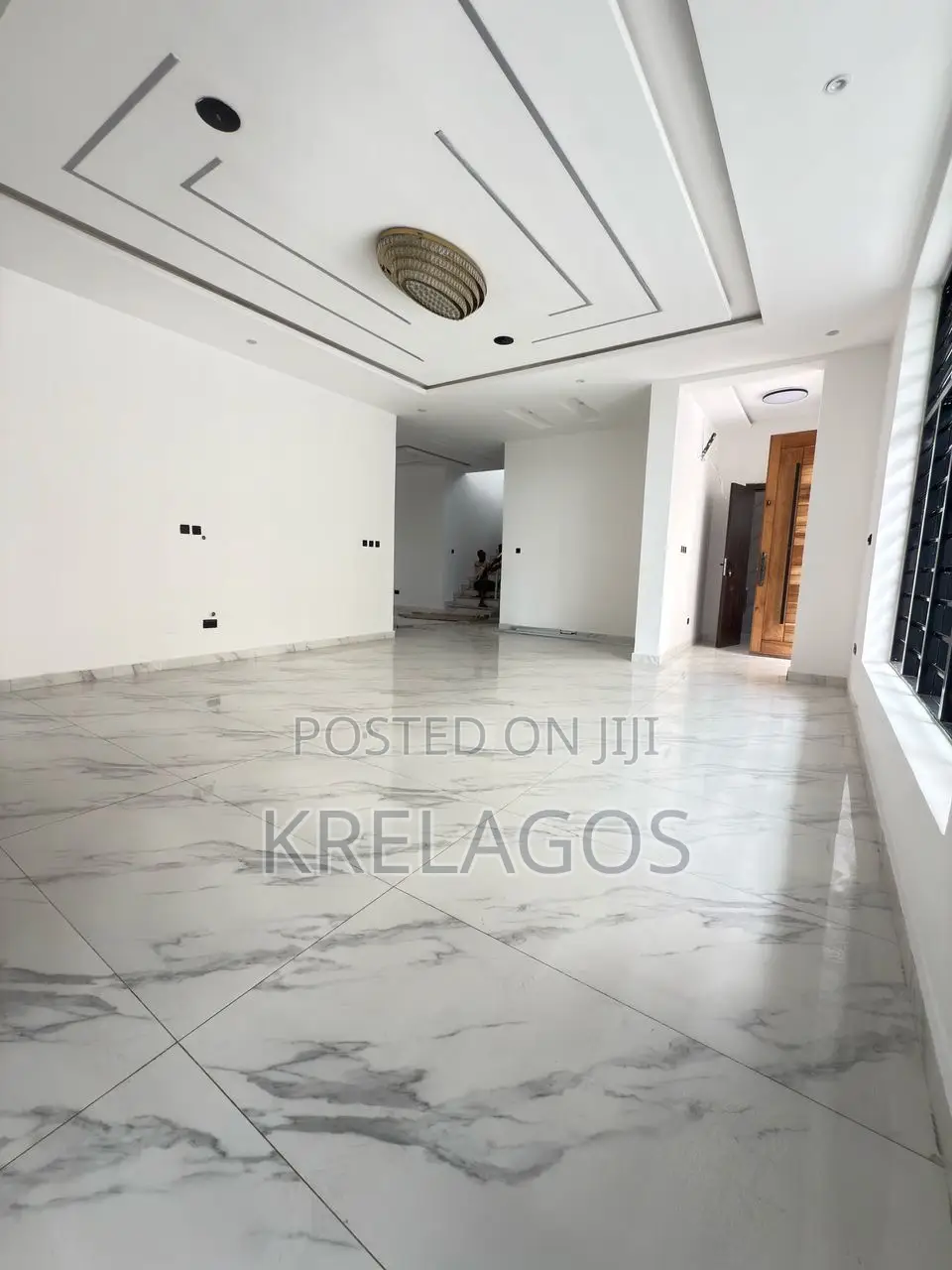 5bdrm Duplex in Chevron for sale