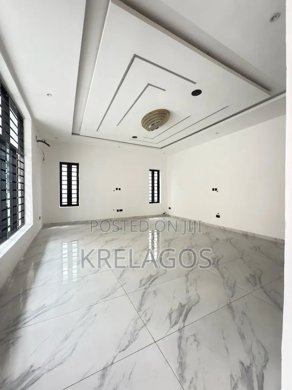 5bdrm Duplex in Chevron for sale