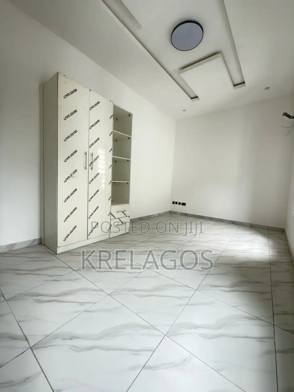 5bdrm Duplex in Chevron for sale