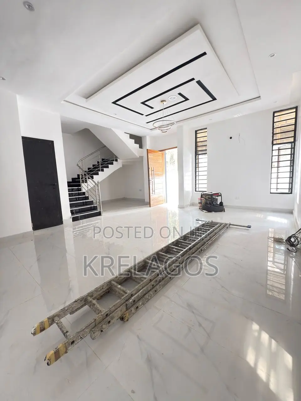 4bdrm Duplex in Chevron for sale