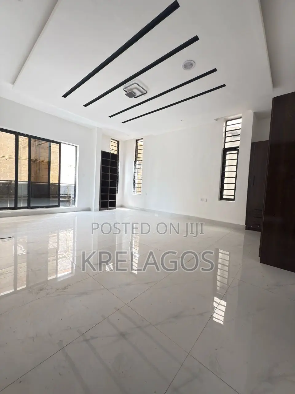 4bdrm Duplex in Chevron for sale