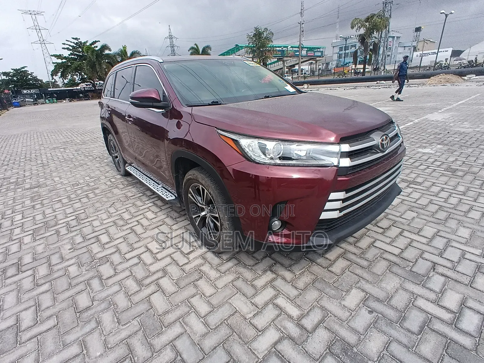 Toyota Highlander XLE 4x4 V6 (3.5L 6cyl 8A) 2017 Red