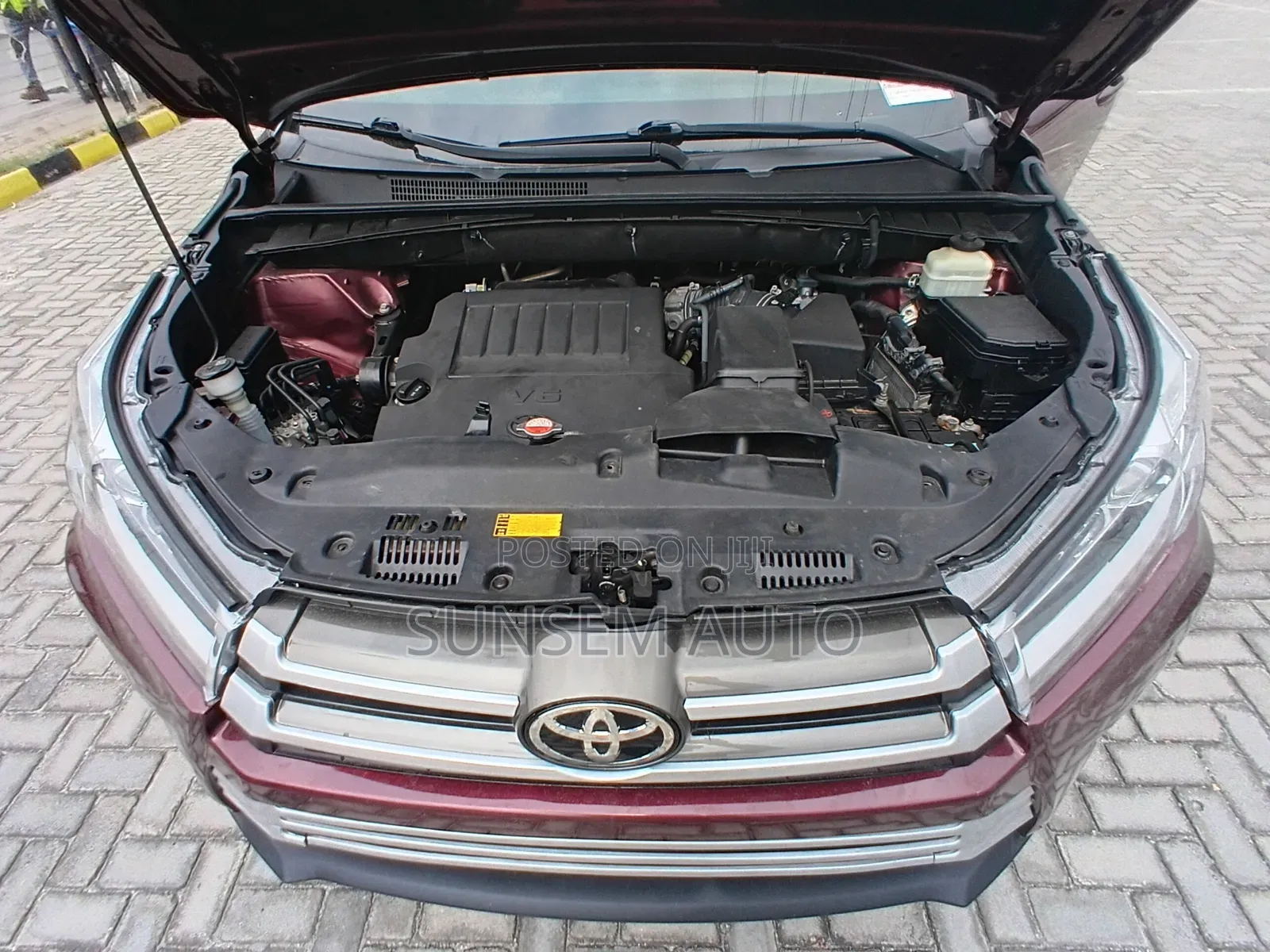 Toyota Highlander XLE 4x4 V6 (3.5L 6cyl 8A) 2017 Red