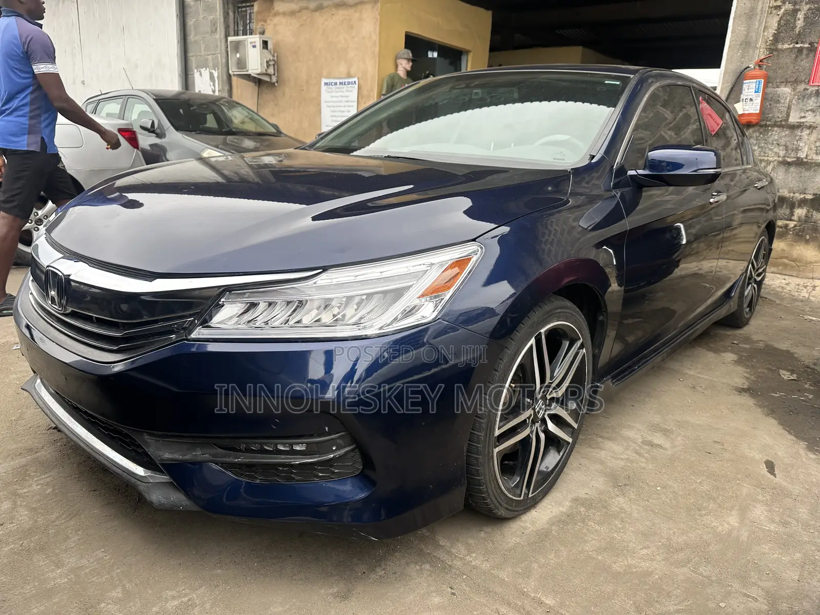 Honda Accord Touring 4dr Sedan FWD (3.5L 6cyl 6A) 2016 Blue