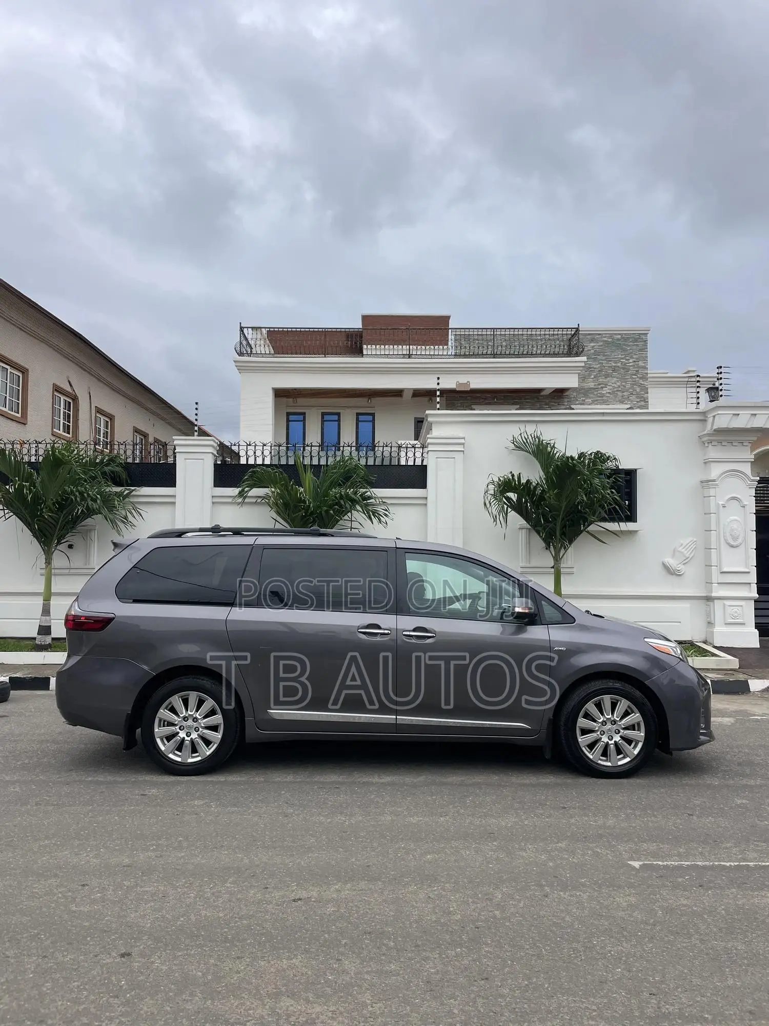 Toyota Sienna Limited Premium 7 Passenger (3.5L 6cyl 8A) 2017 Gray