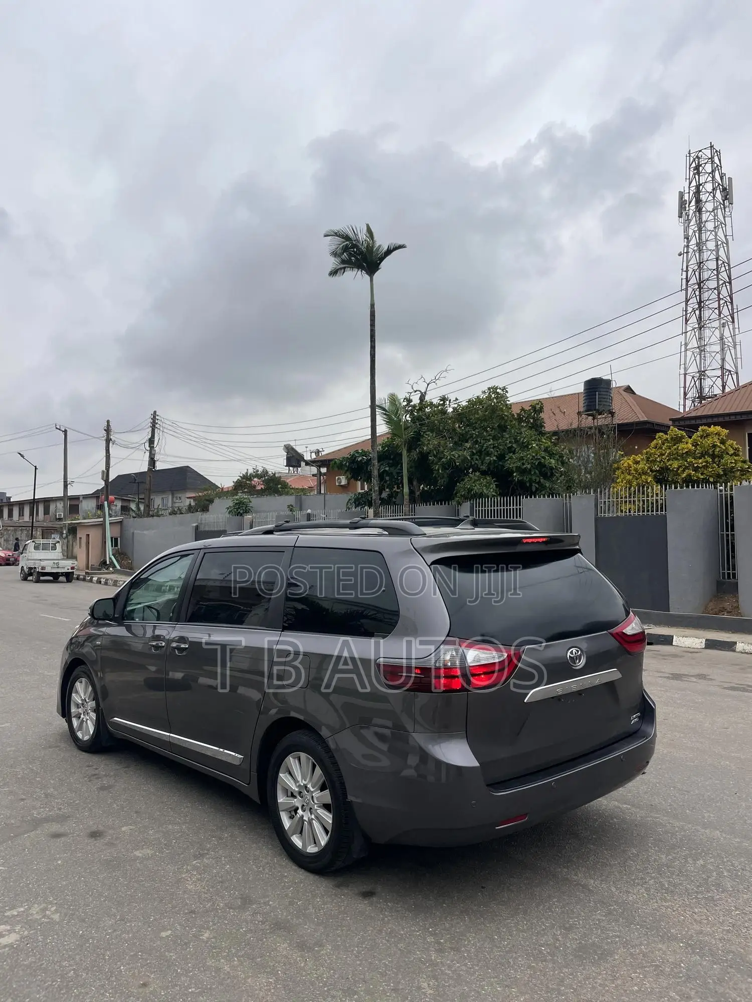 Toyota Sienna Limited Premium 7 Passenger (3.5L 6cyl 8A) 2017 Gray