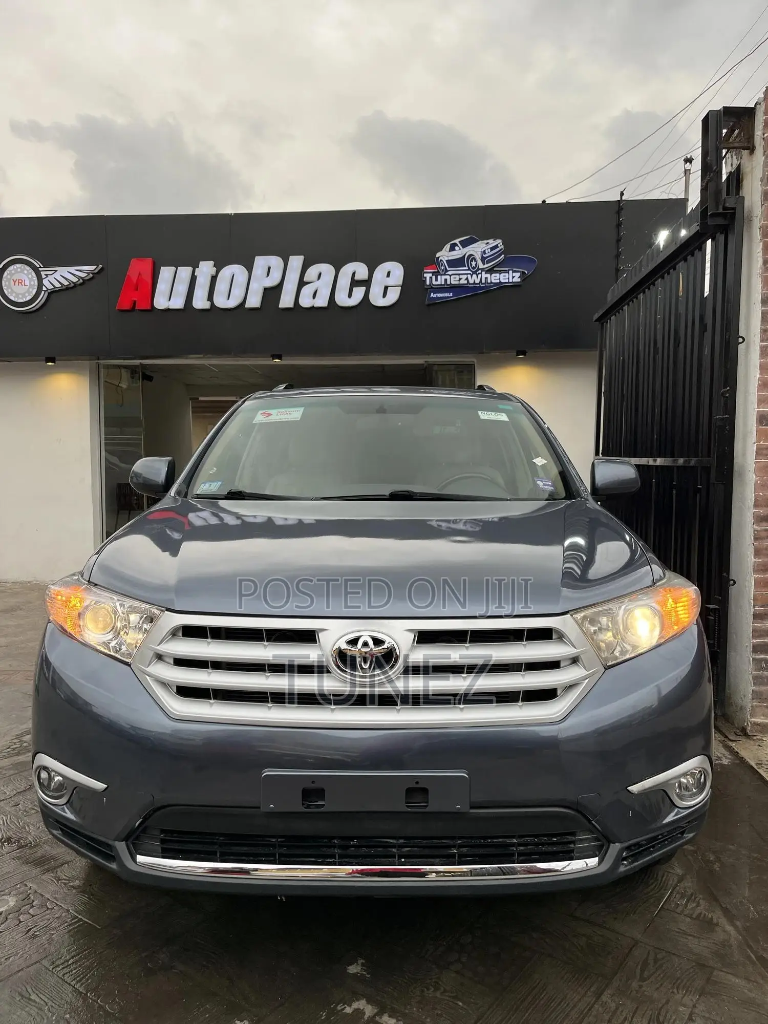 Toyota Highlander Plus 3.5L 4WD 2013 Gray