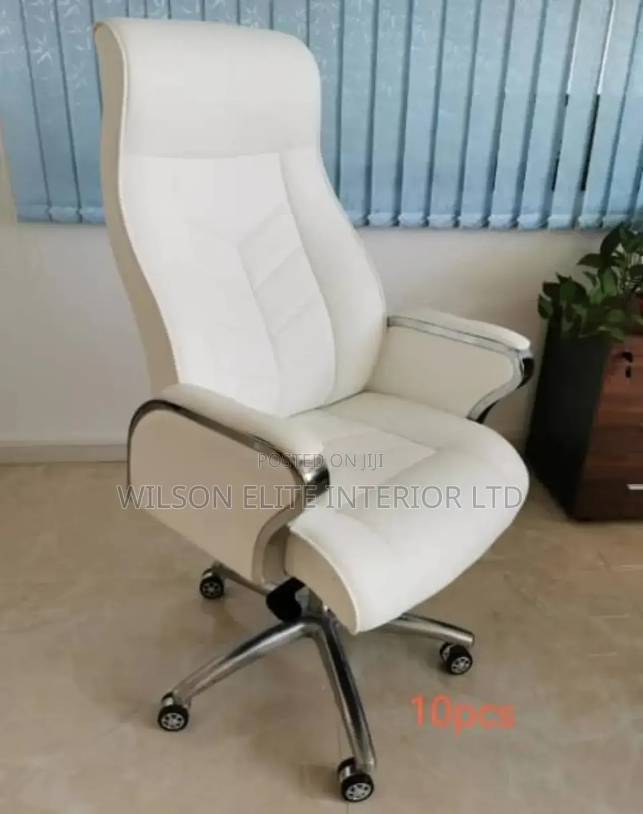 Rolling Executive Office Chair – Smooth Stable Movement