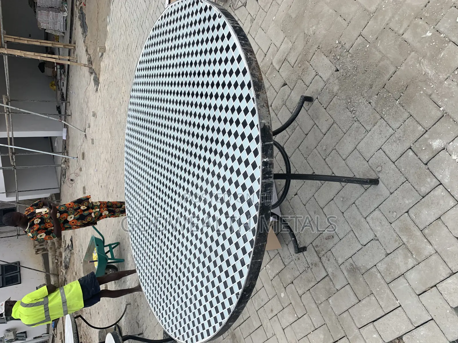 Gardening Round Chessboard Table