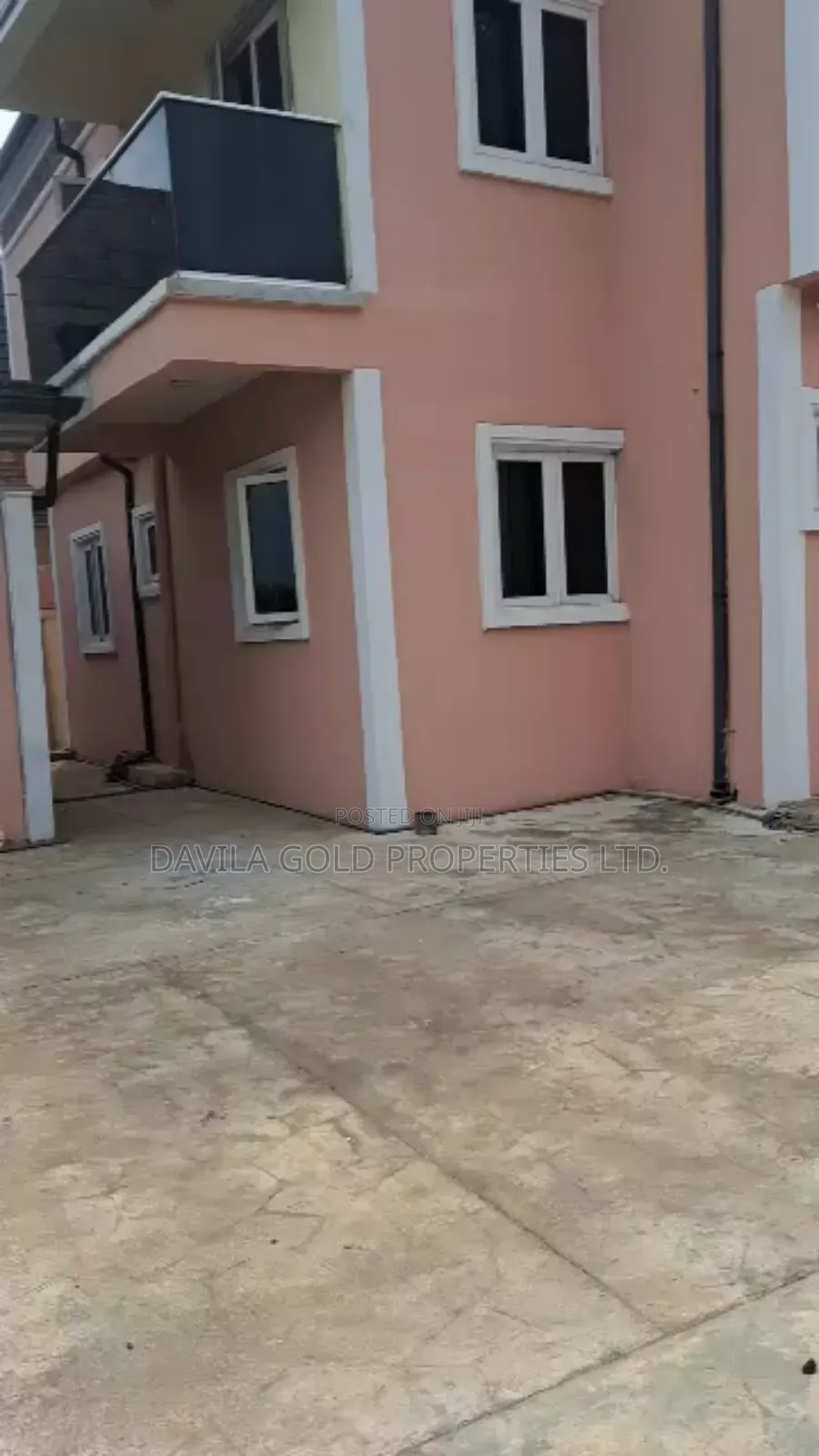 15bdrm Apartment in Benin City for sale