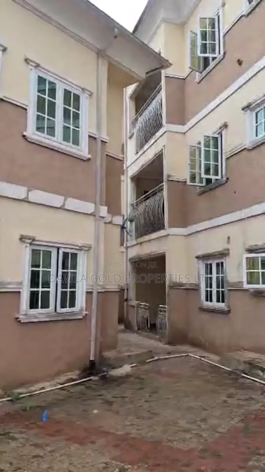 20bdrm Apartment in Benin City for sale