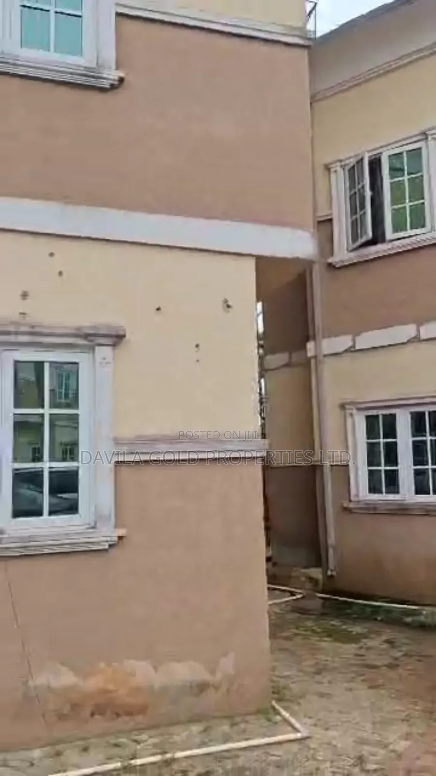 20bdrm Apartment in Benin City for sale