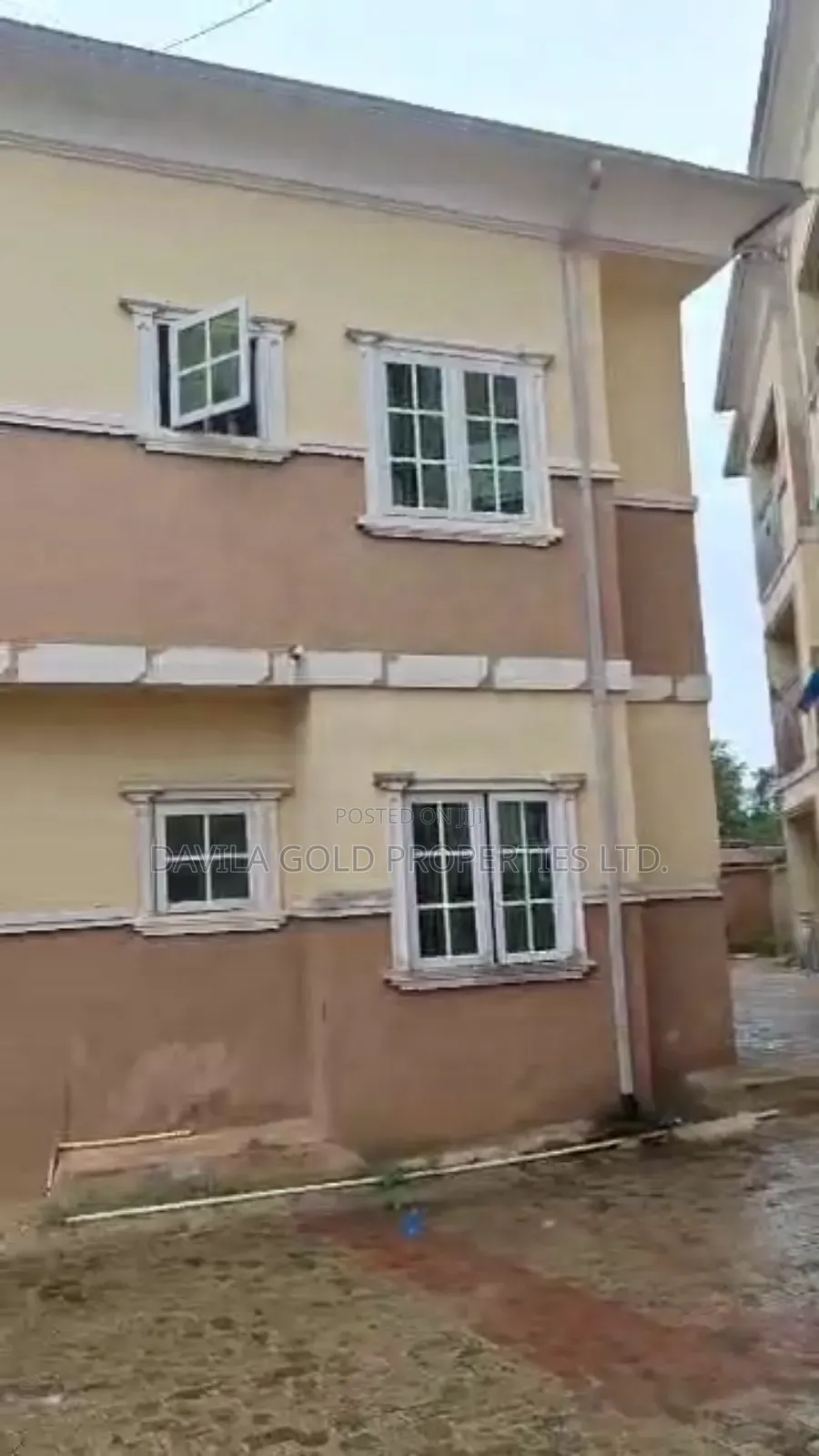 20bdrm Apartment in Benin City for sale