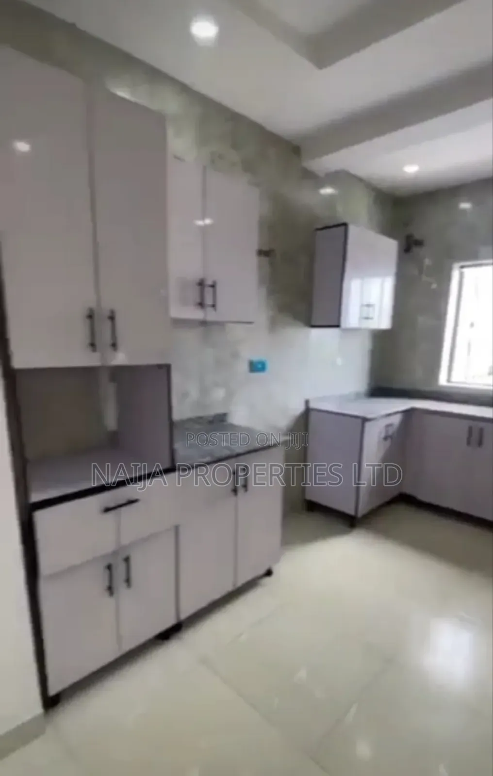 4bdrm Penthouse in Ikate, Lekki for sale