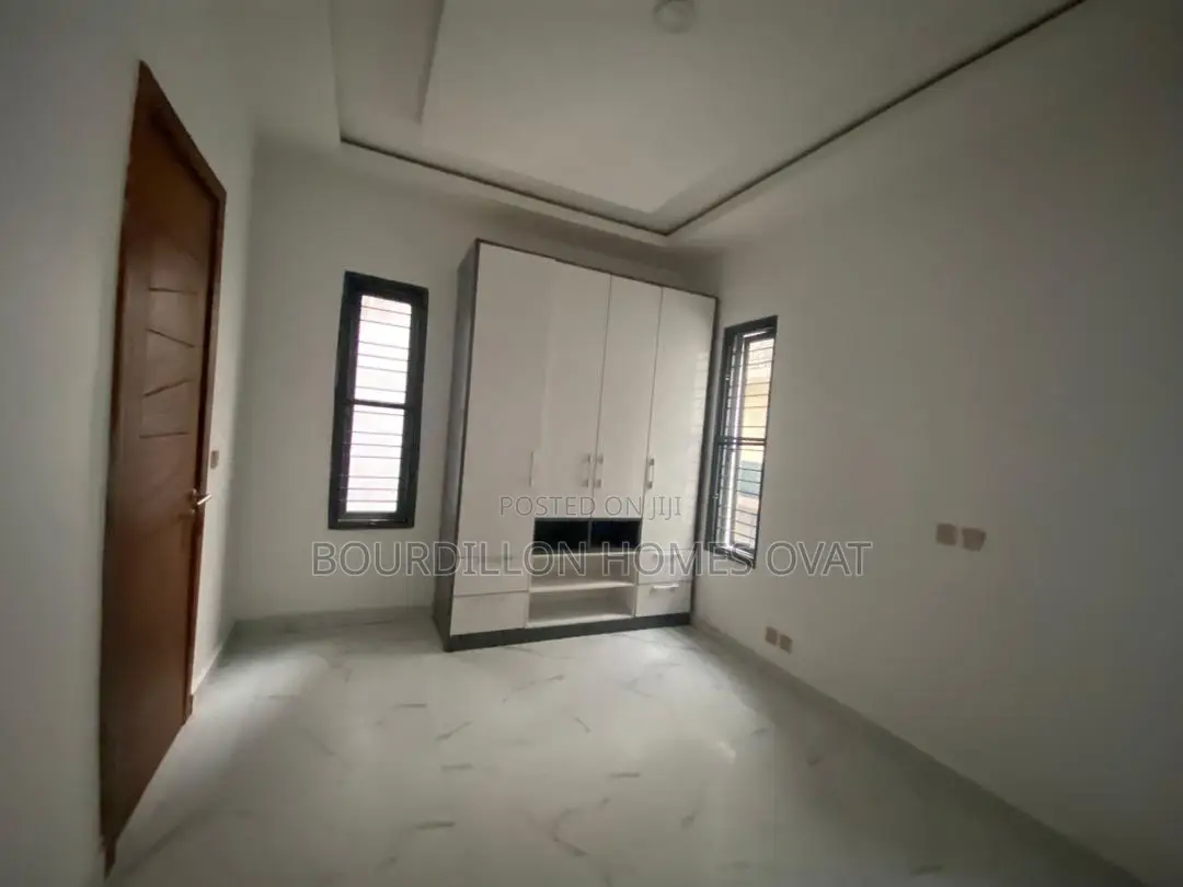5bdrm Duplex in Ikate for sale