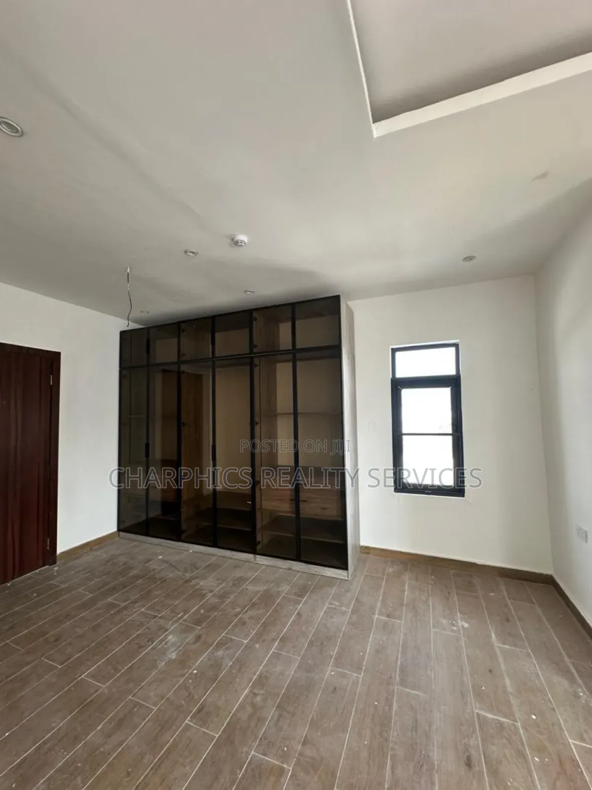6bdrm Duplex in Ikate for sale