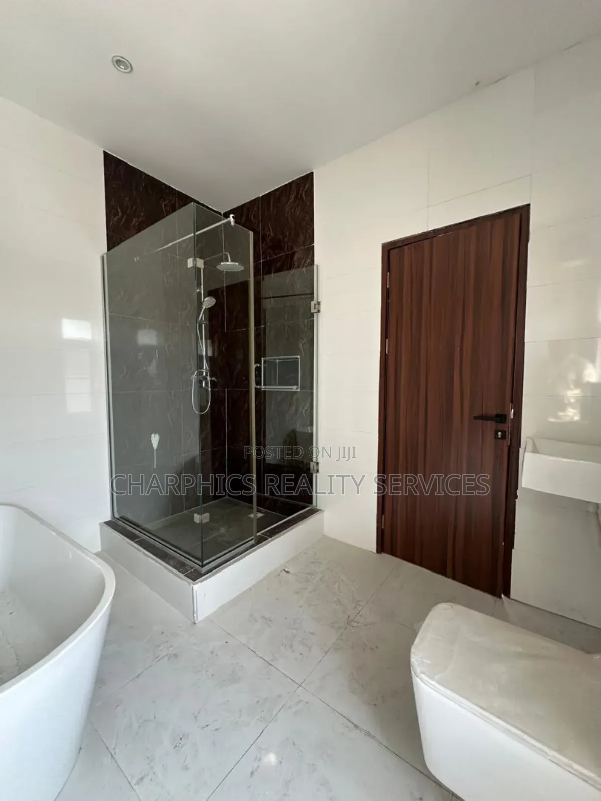 6bdrm Duplex in Ikate for sale