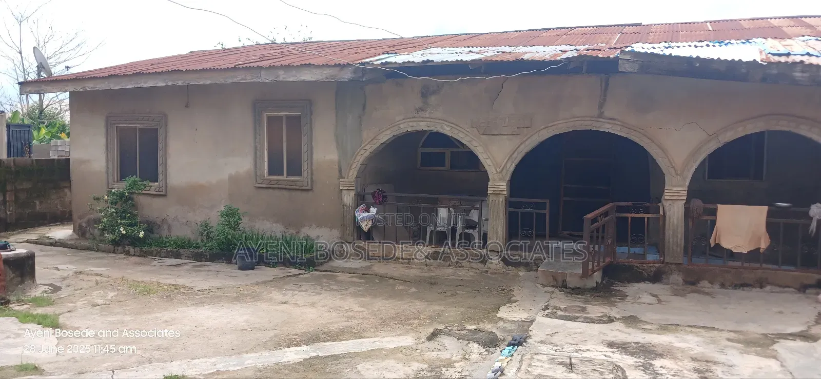 4bdrm Bungalow in Govermit Estate Mowe, Obafemi-Owode for sale