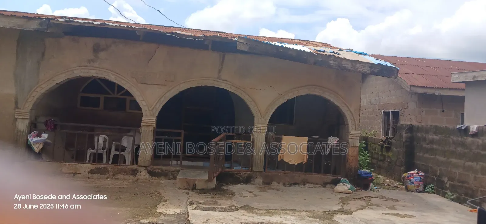 4bdrm Bungalow in Govermit Estate Mowe, Obafemi-Owode for sale