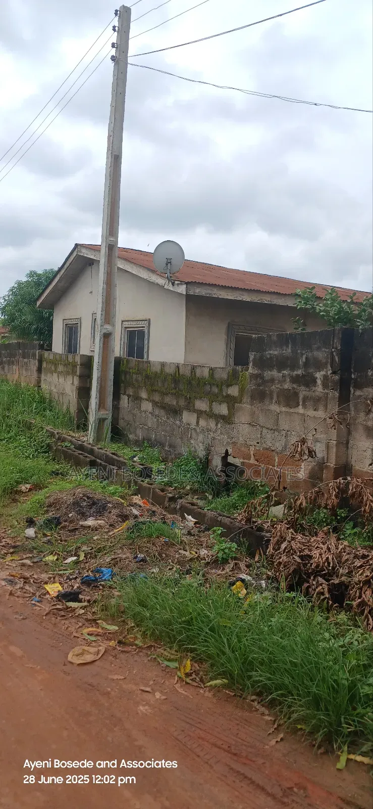 4bdrm Bungalow in Govermit Estate Mowe, Obafemi-Owode for sale