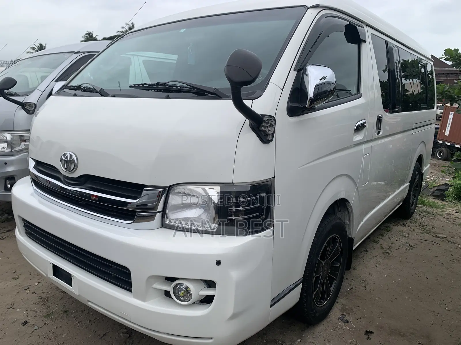 Toyota HiAce 2015 White