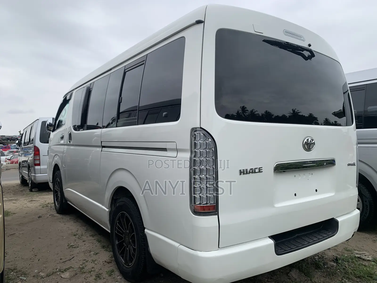 Toyota HiAce 2015 White