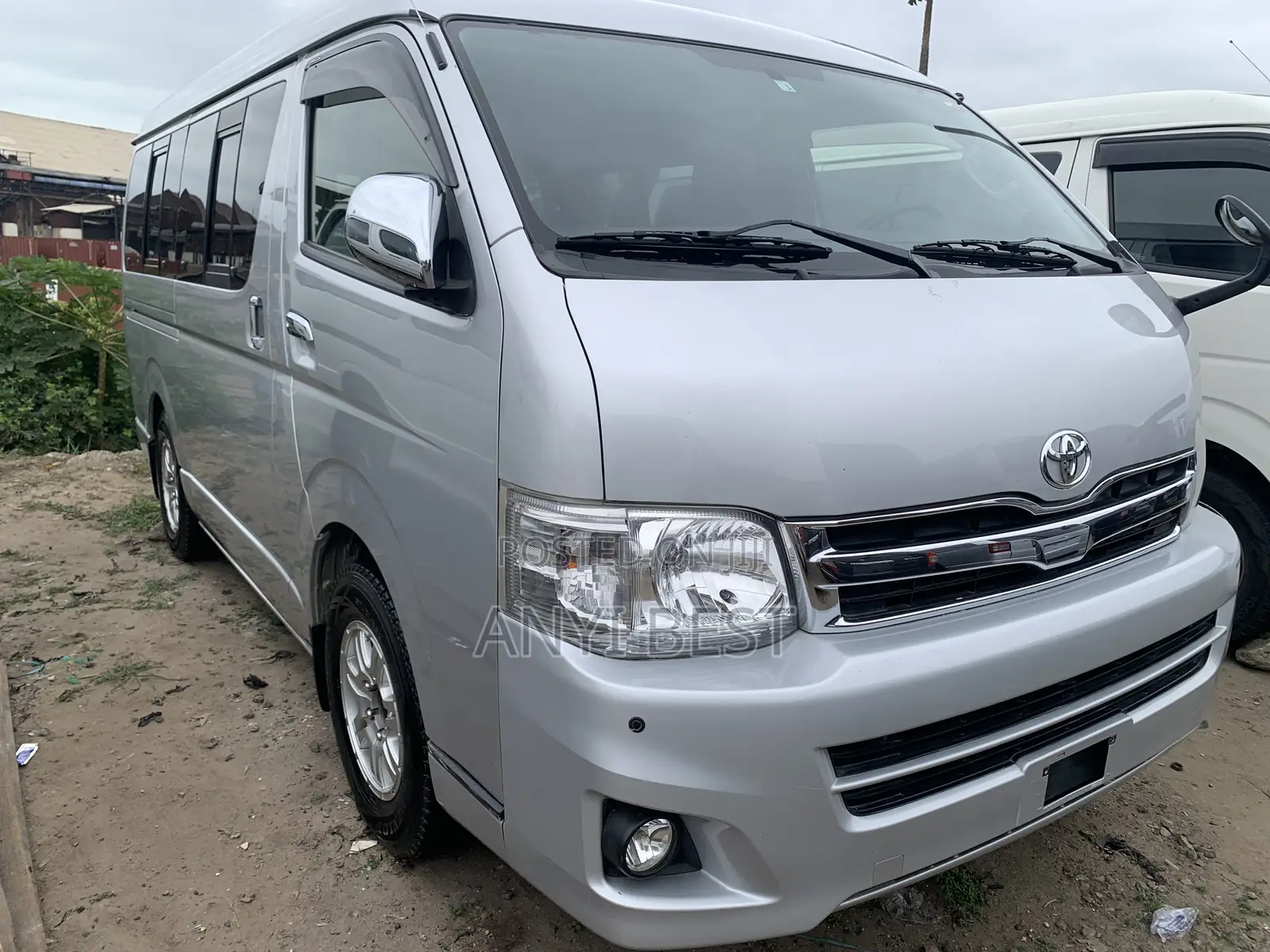 Toyota HiAce 2013 Silver