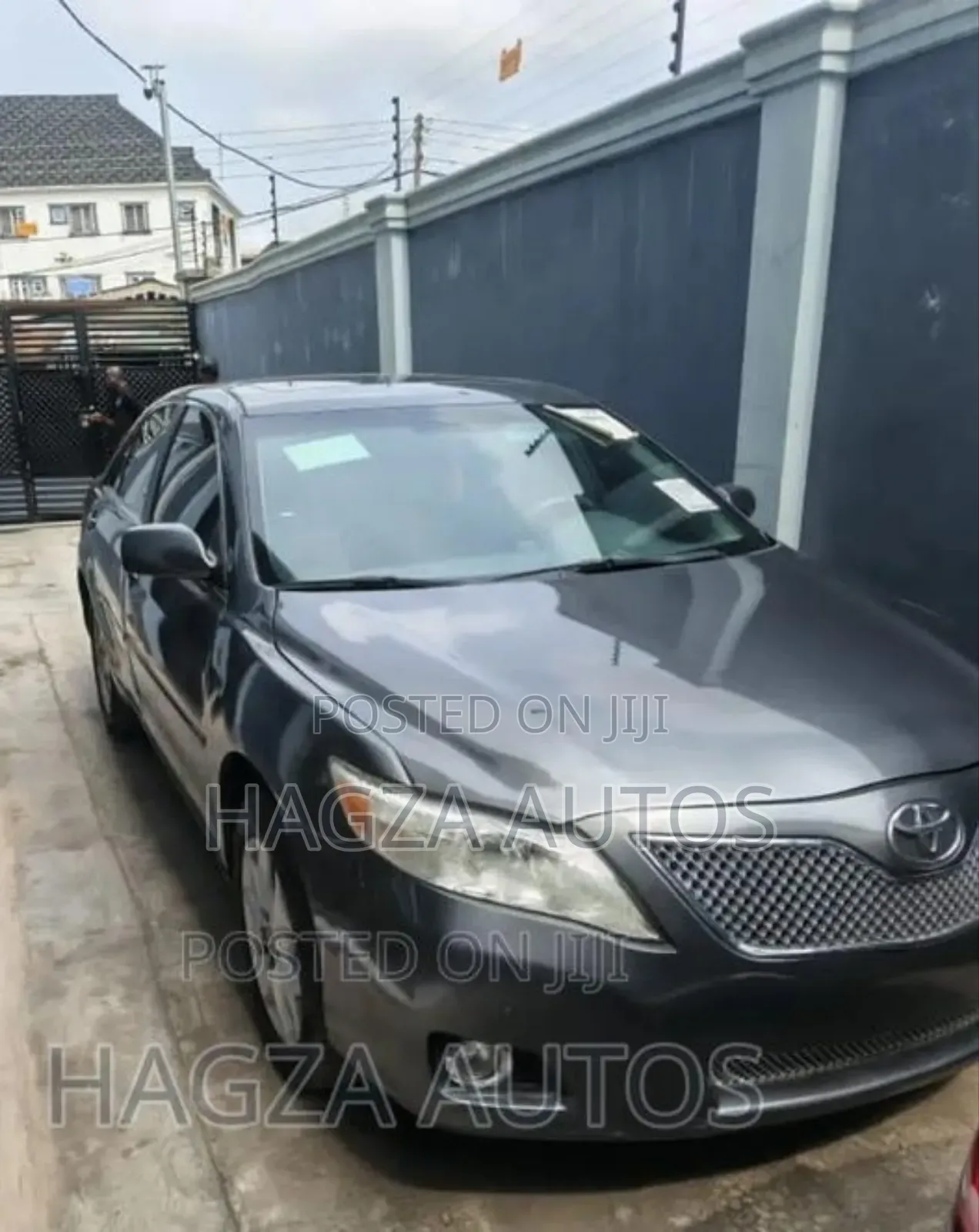 Toyota Camry XLE 4dr Sedan (2.5L 4cyl 6AM) 2010 Gray