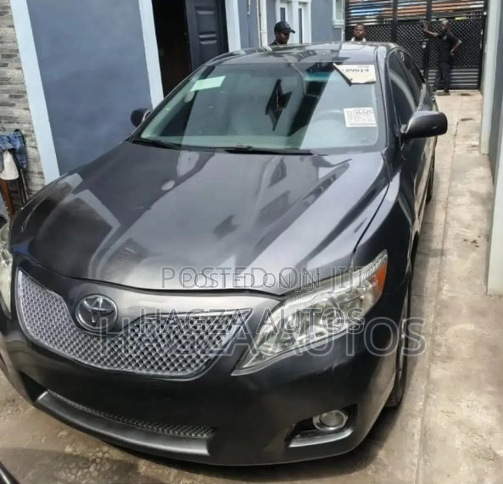 Toyota Camry XLE 4dr Sedan (2.5L 4cyl 6AM) 2010 Gray