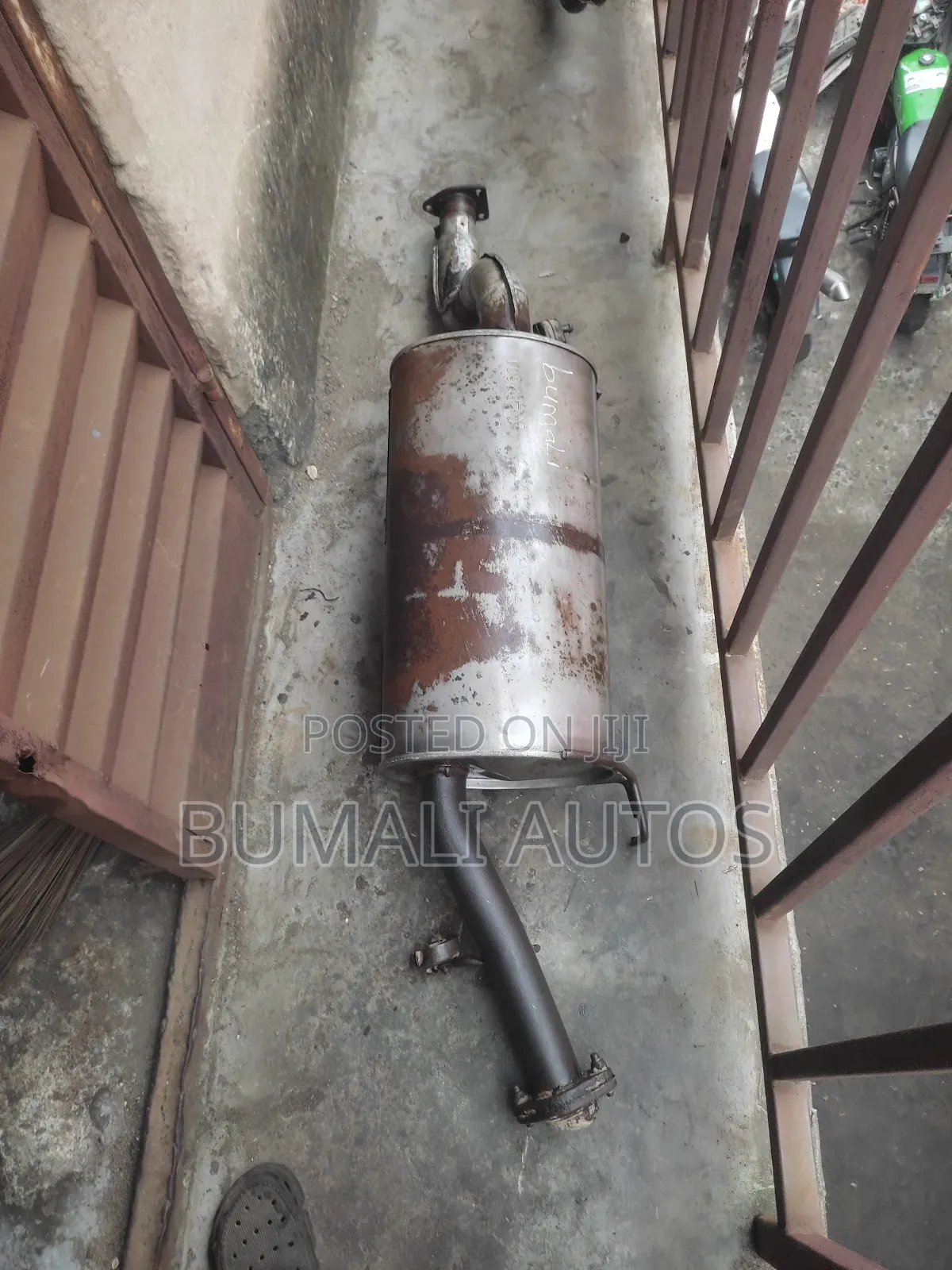 Exhaust Center Pot Mitsubishi Pajero/Montero 2008-2012 Model