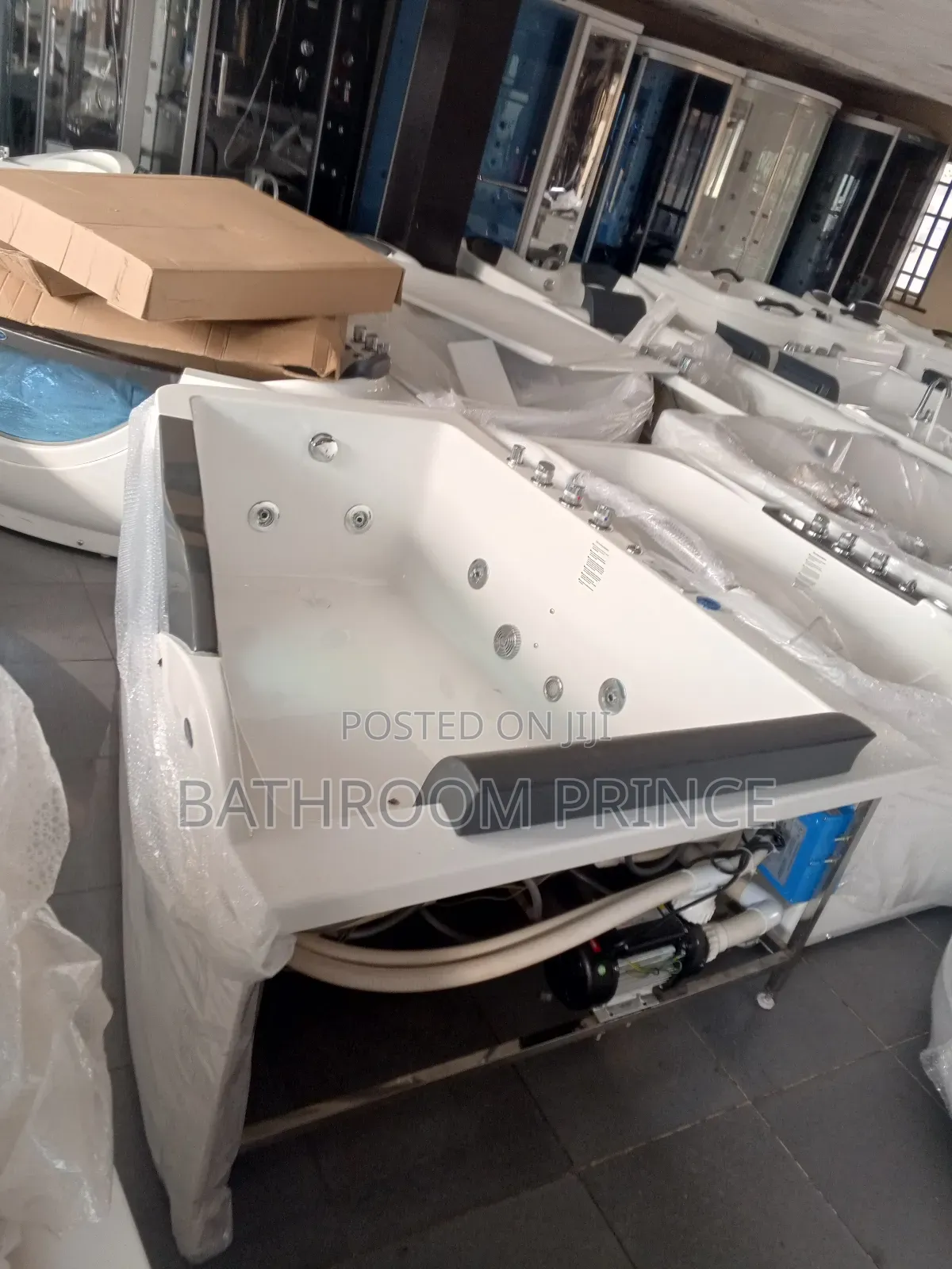 Square Jacuzzi With Side Glass
