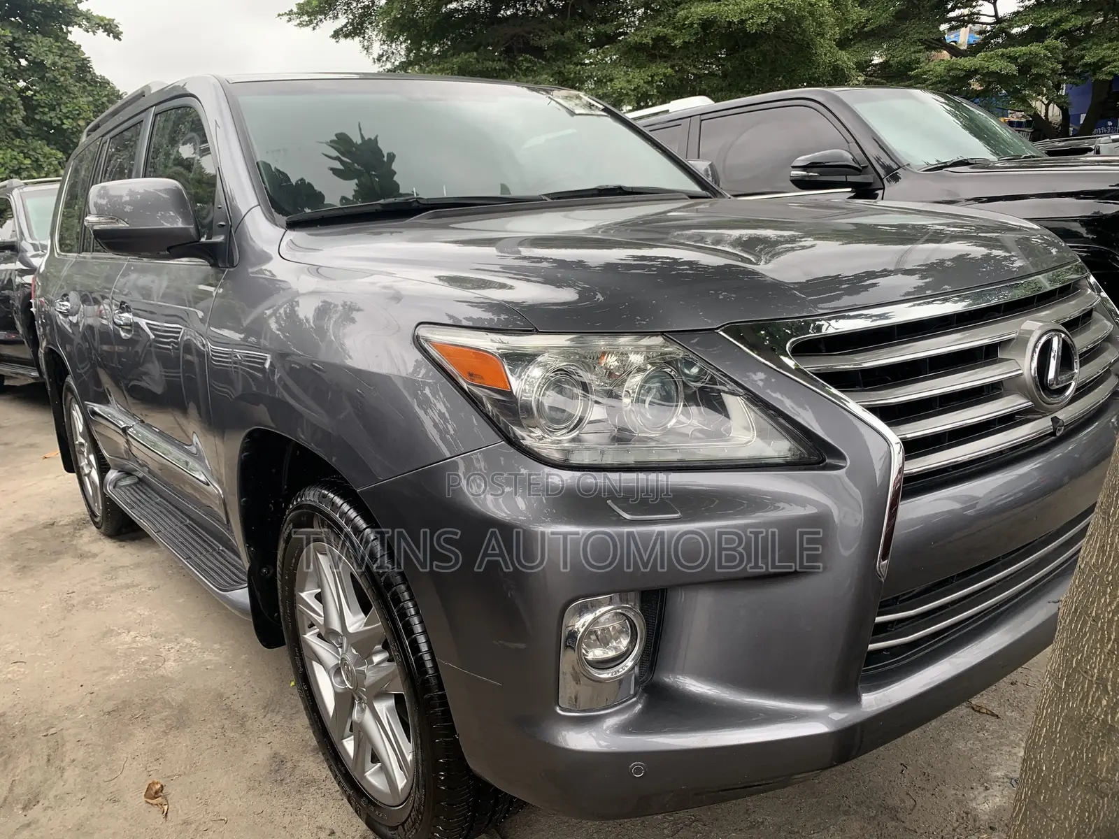 Lexus LX 570 (5 seats) AWD 2016 Gray