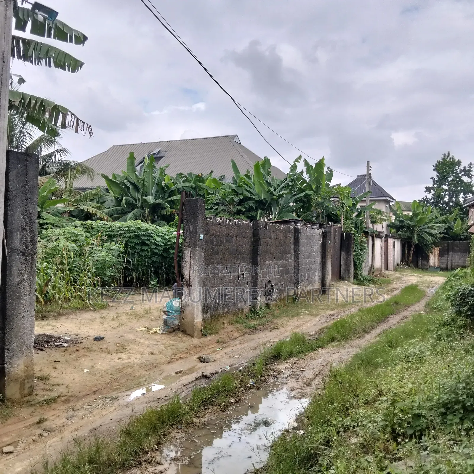 For Sale :11⁄4 Fenced Plots At County Gardens Est Sars Rd Ph