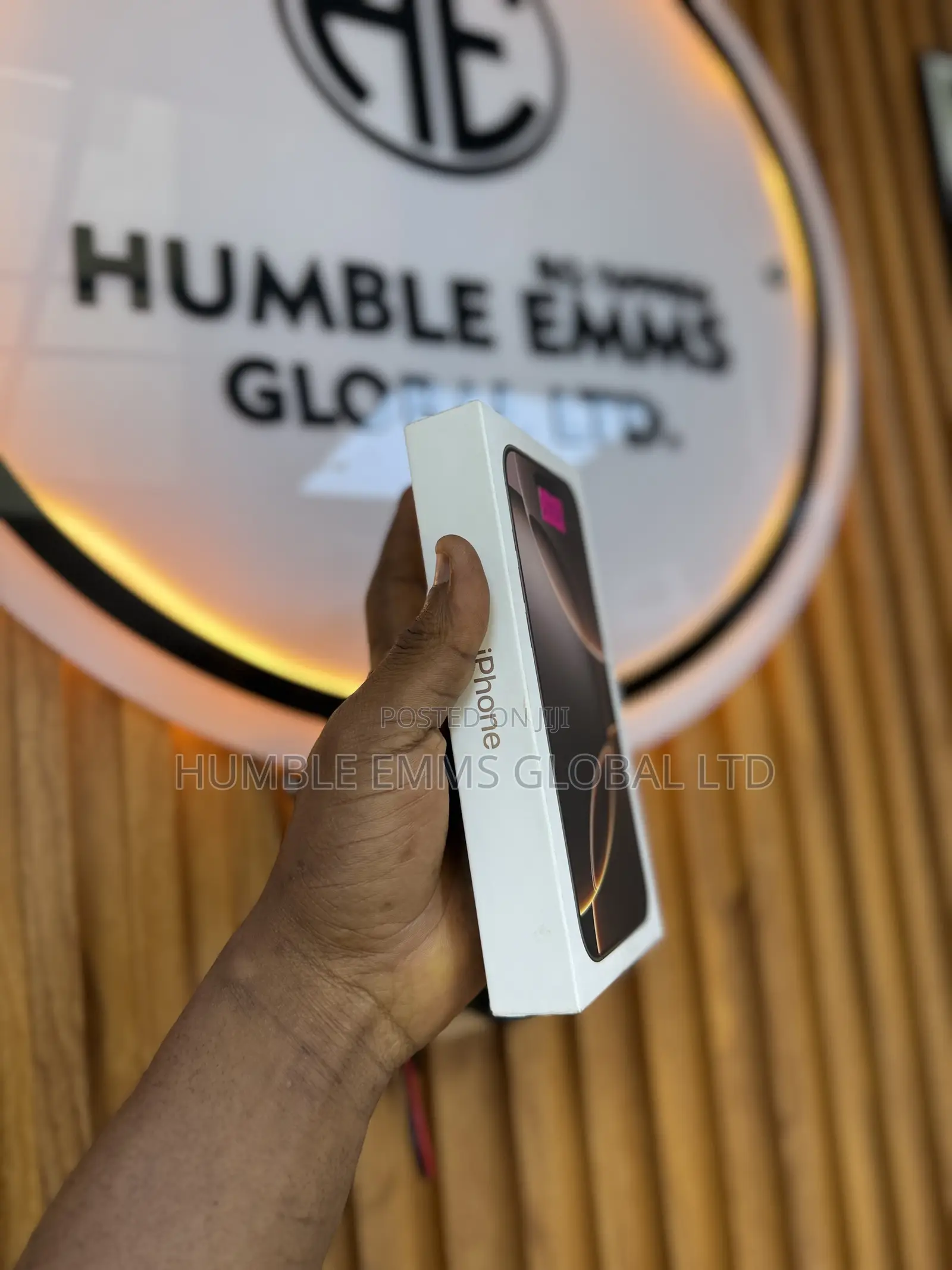 New Apple iPhone 16 Pro Max 256 GB Gold