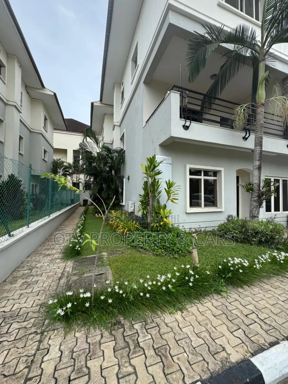 Furnished 4bdrm House in Banana Island for sale
