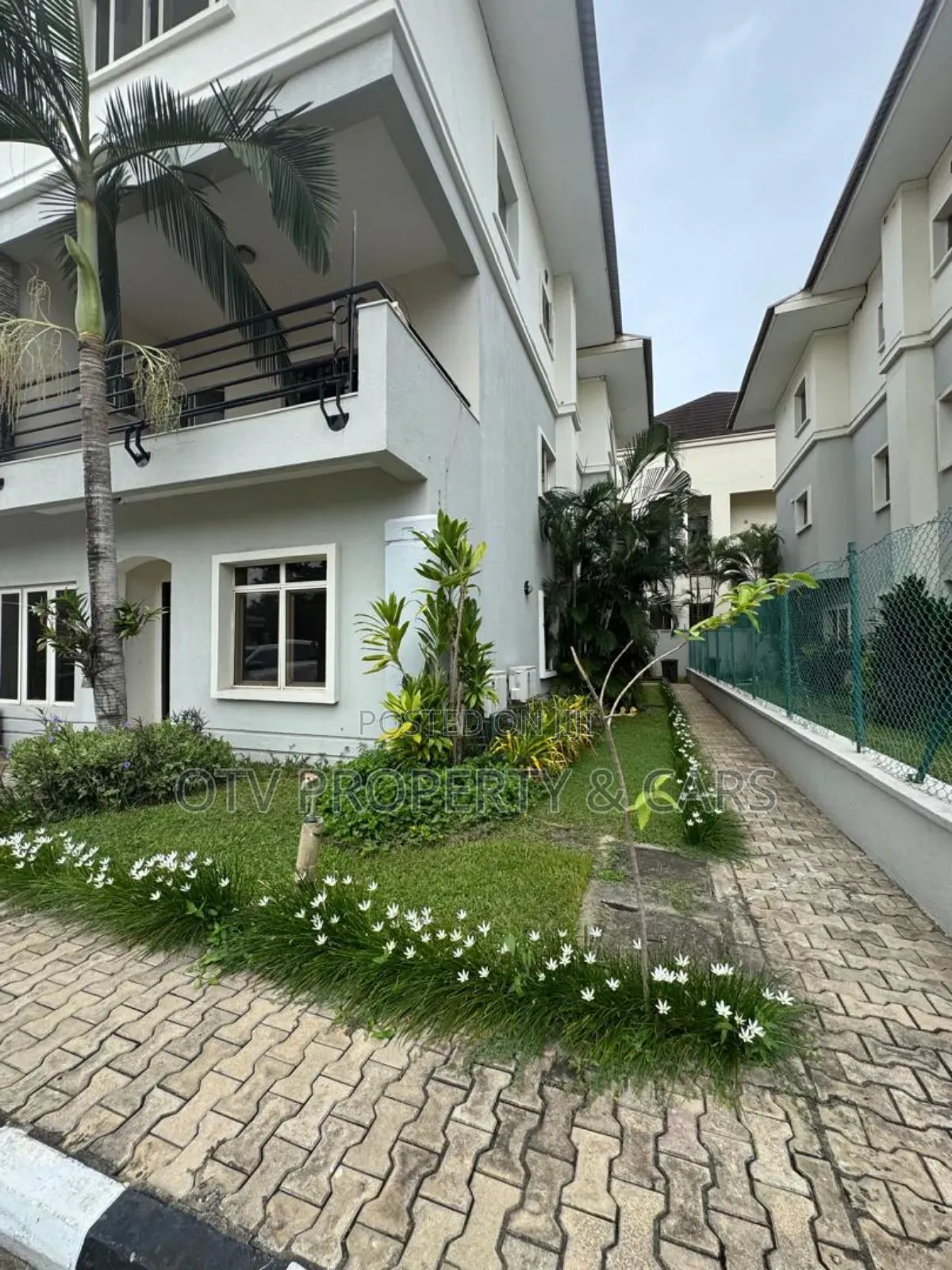 Furnished 4bdrm House in Banana Island for sale