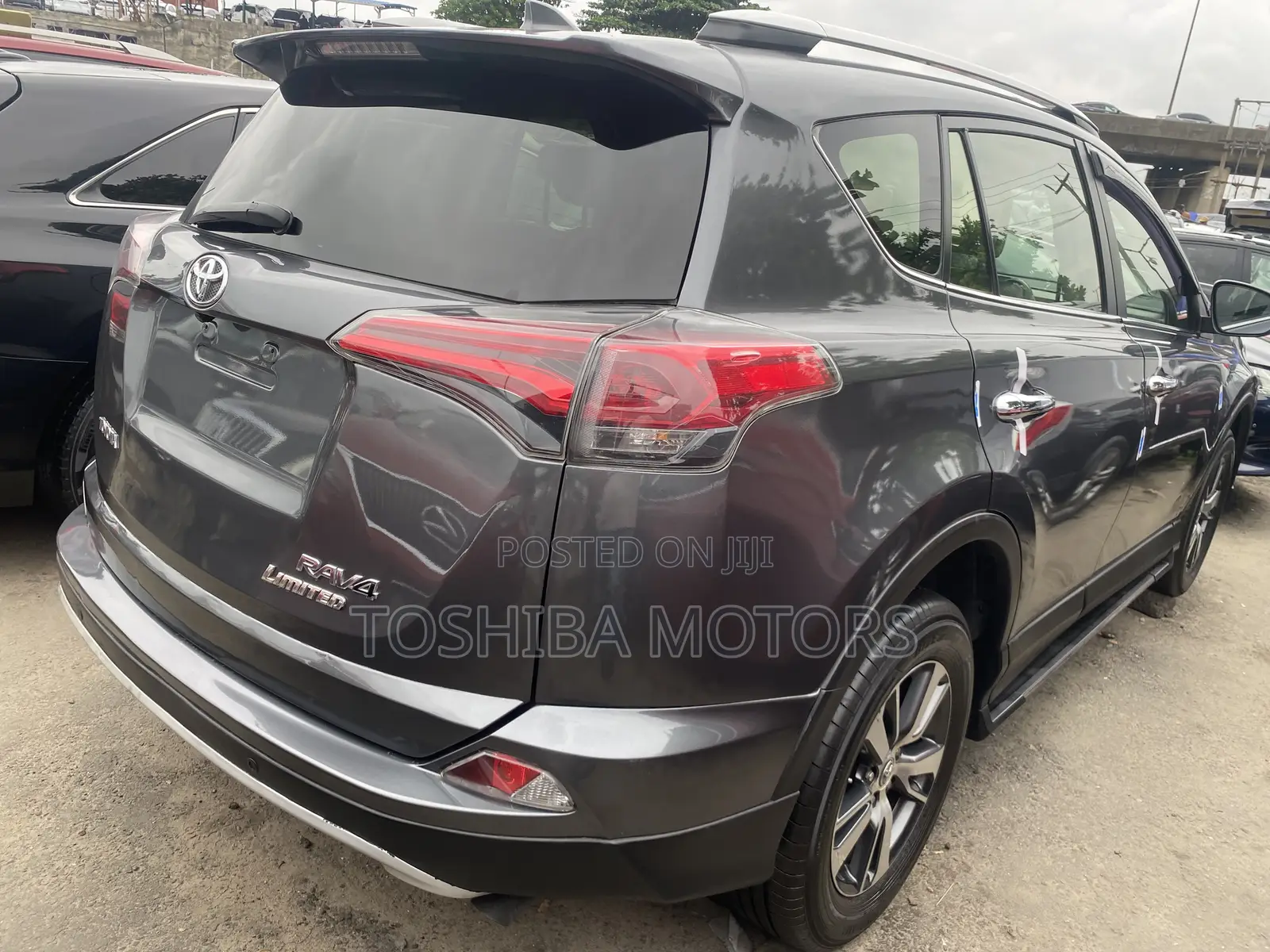 Toyota RAV4 Limited FWD (2.5L 4cyl 6A) 2017 Gray