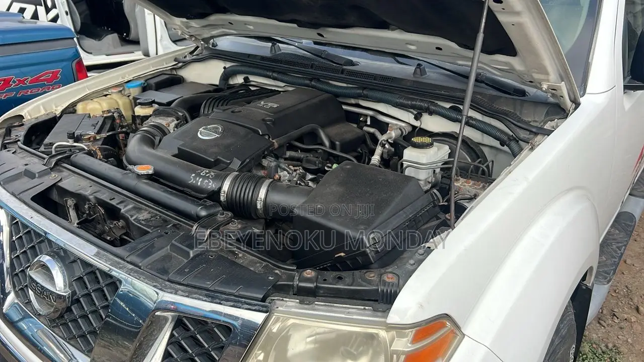 Nissan Frontier Crew Cab SE 4x4 2011 White