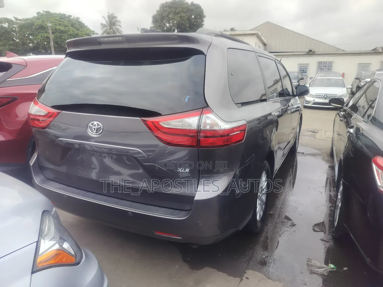 Toyota Sienna XLE Premium AWD (3.5L 6cyl 8A) 2018 Gray